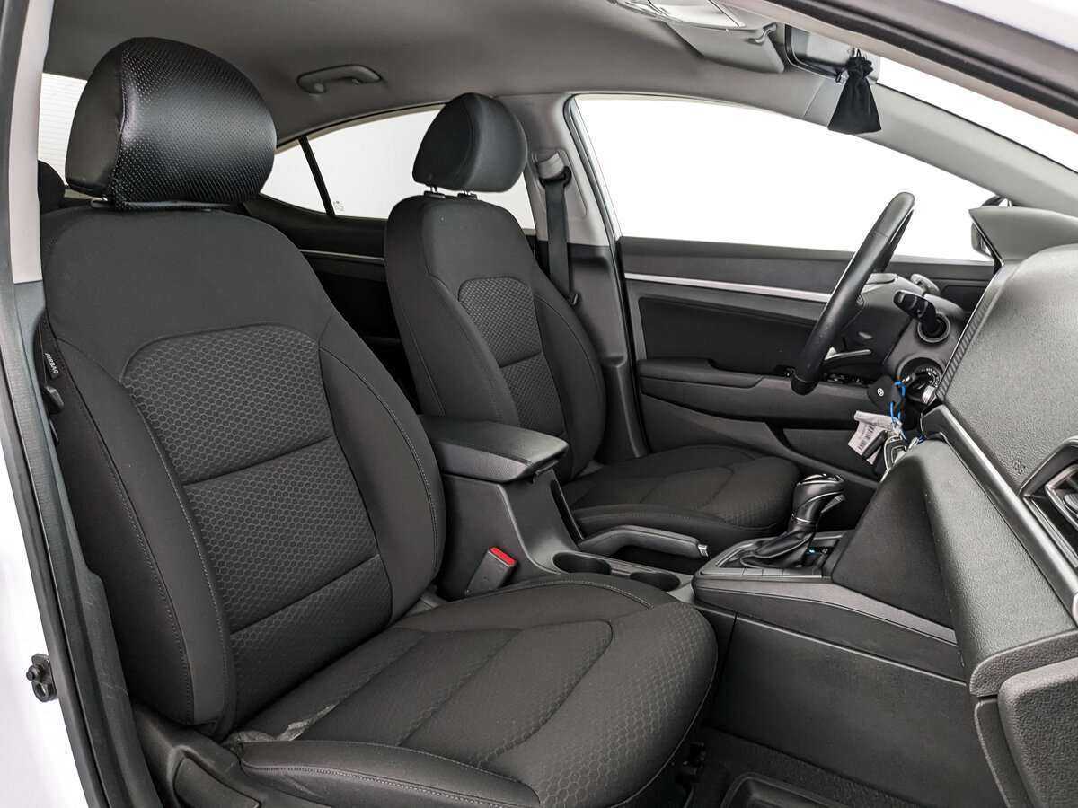 Hyundai Elantra с пробегом — 2020 год. Фото: #19