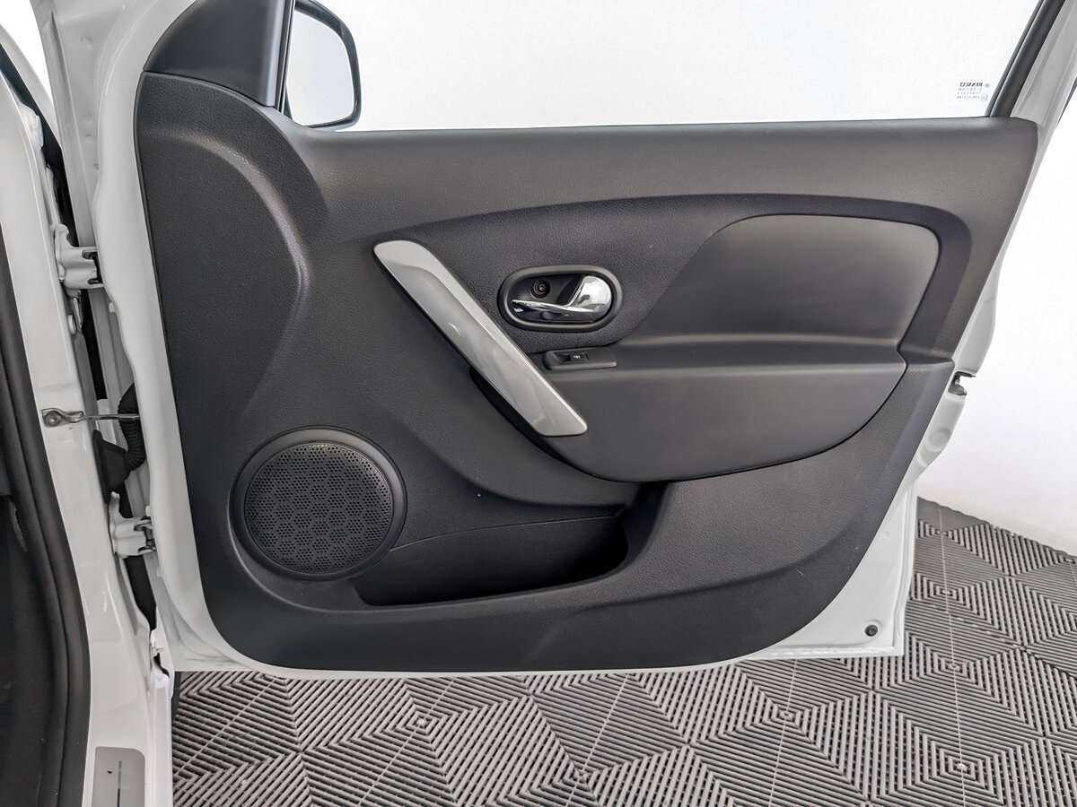 Renault Logan с пробегом — 2017 год. Фото: #19