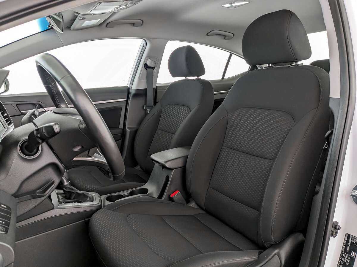 Hyundai Elantra с пробегом — 2020 год. Фото: #15