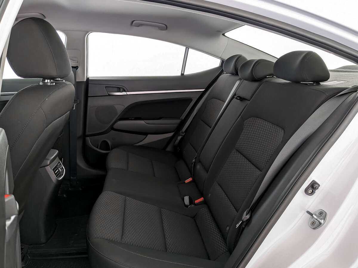 Hyundai Elantra с пробегом — 2020 год. Фото: #9