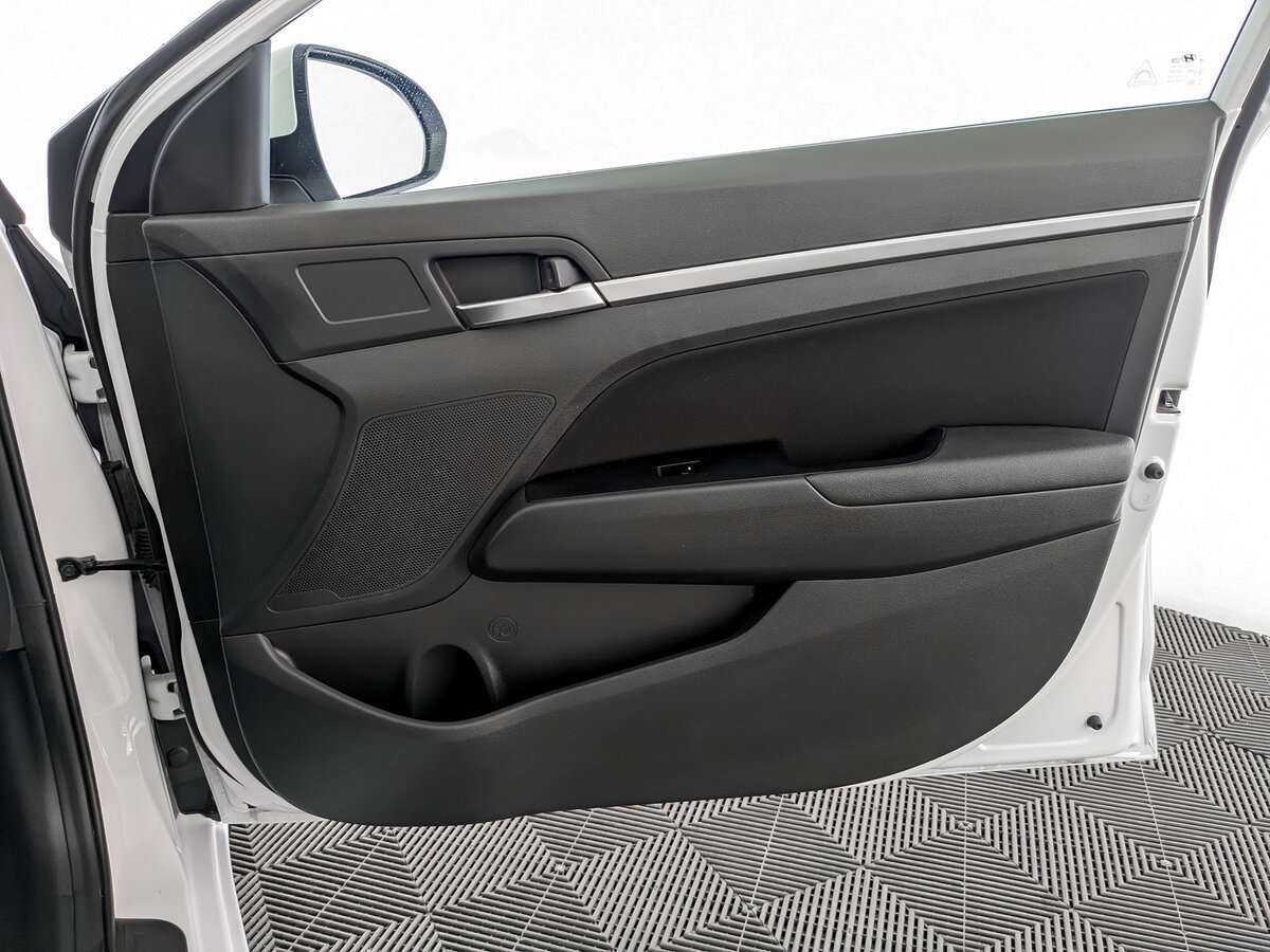 Hyundai Elantra с пробегом — 2020 год. Фото: #19