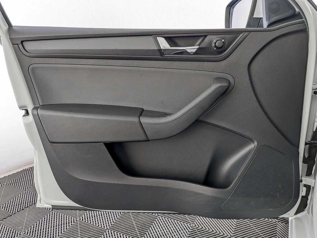 Skoda Rapid с пробегом — 2018 год. Фото: #18