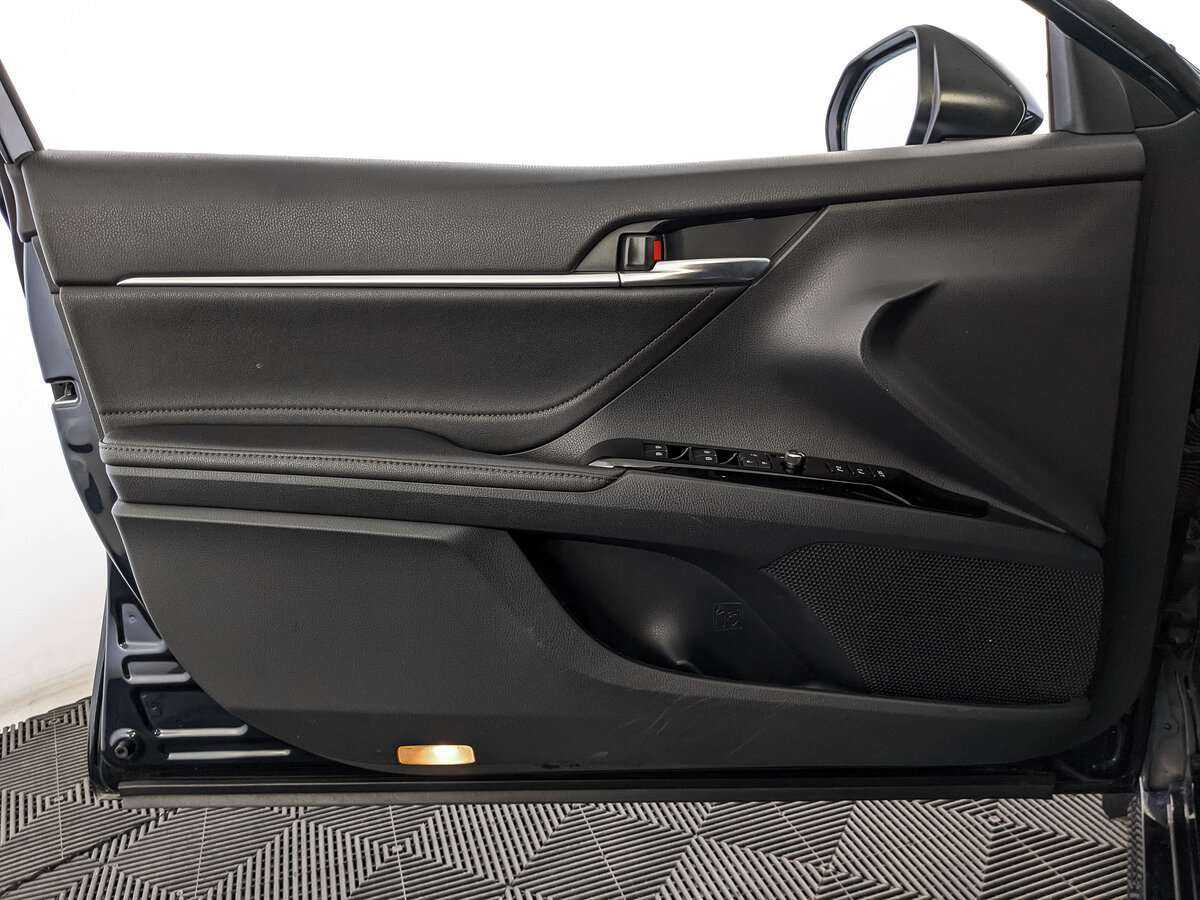 Toyota Camry с пробегом — 2018 год. Фото: #14