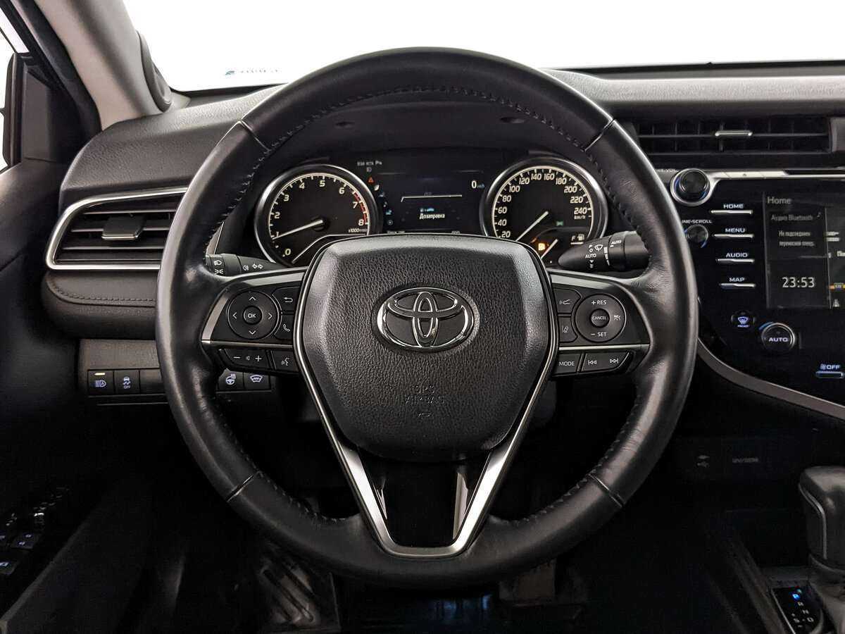 Toyota Camry с пробегом — 2018 год. Фото: #17
