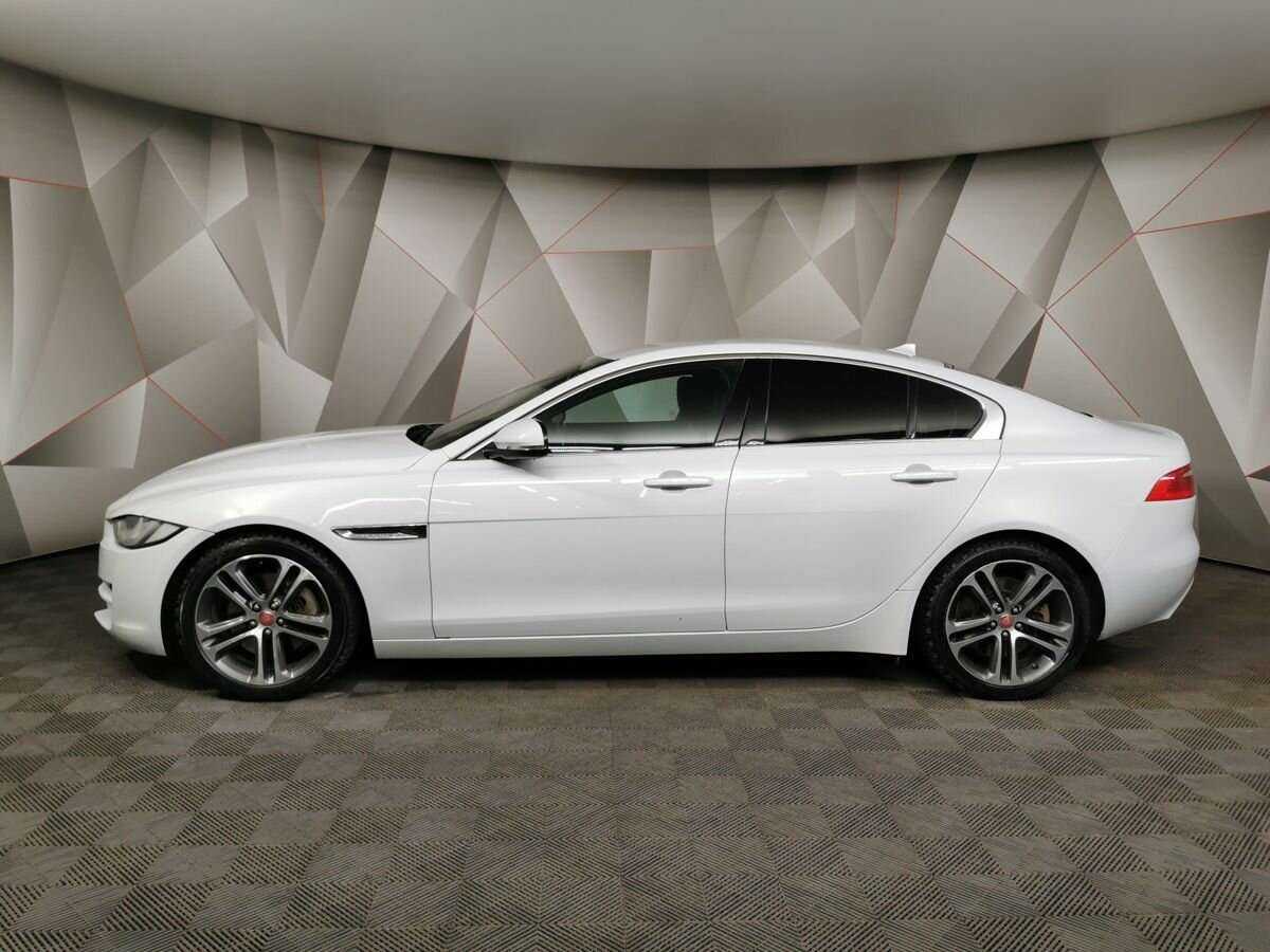 Jaguar XE с пробегом — 2015 год. Фото: #4