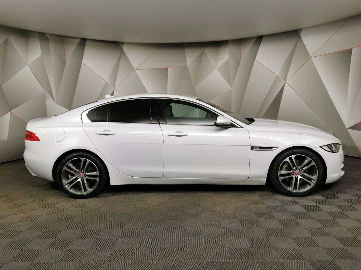 Jaguar XE с пробегом — 2015 год. Фото: #5