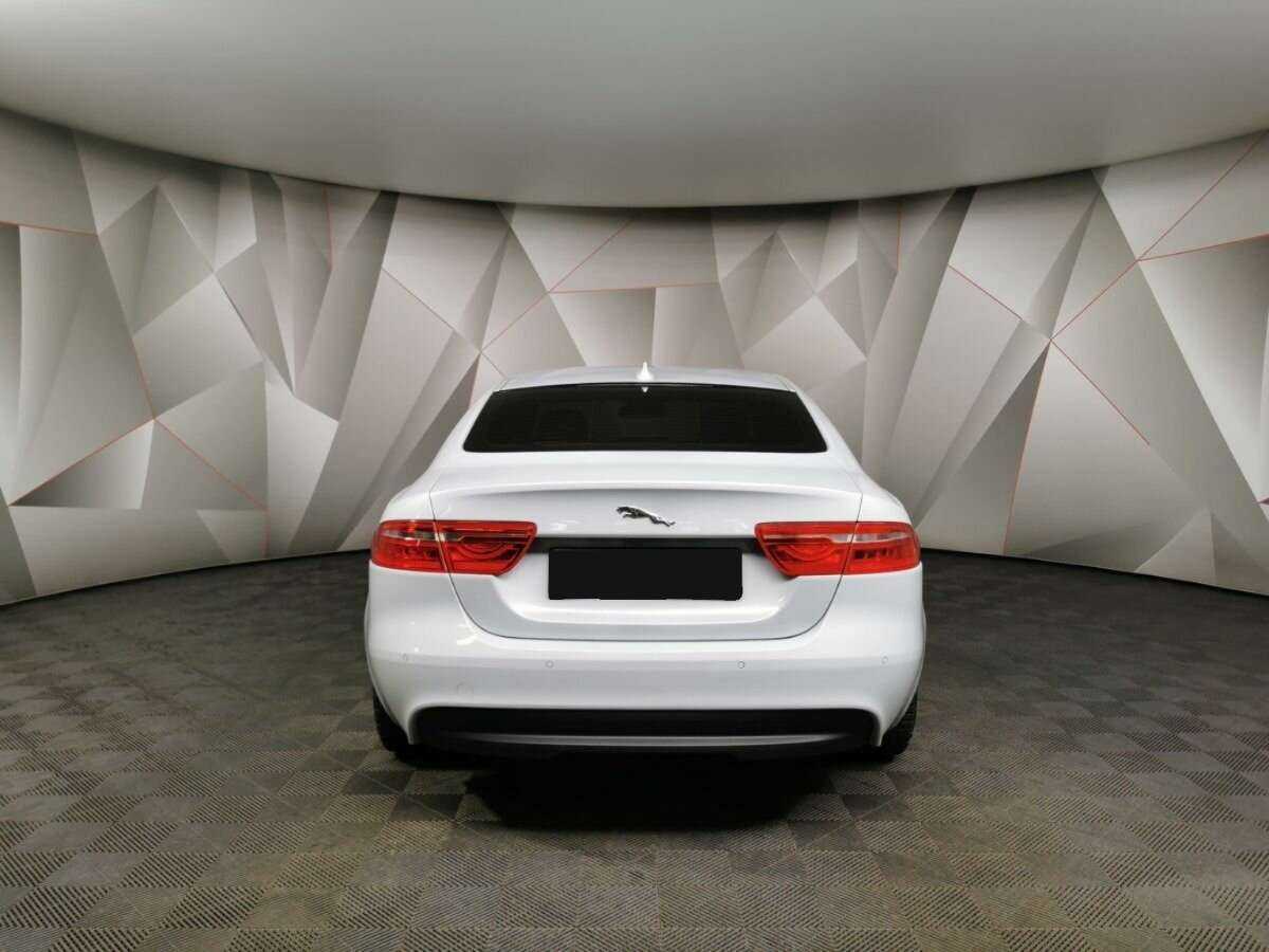 Jaguar XE с пробегом — 2015 год. Фото: #7