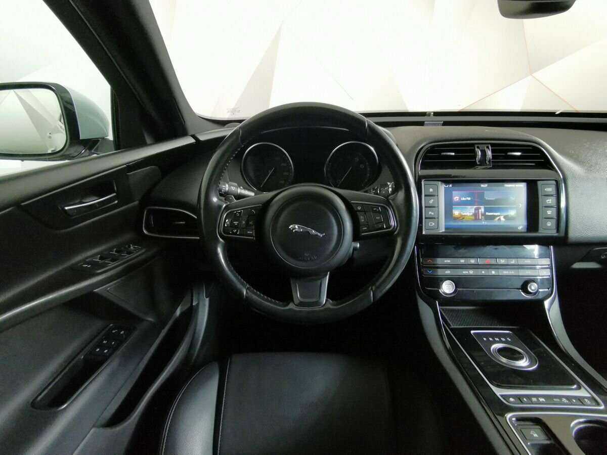 Jaguar XE с пробегом — 2015 год. Фото: #14