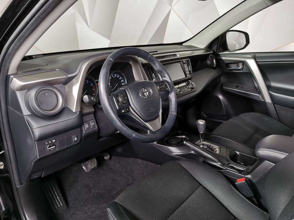 Toyota RAV4 с пробегом — 2018 год. Фото: #13
