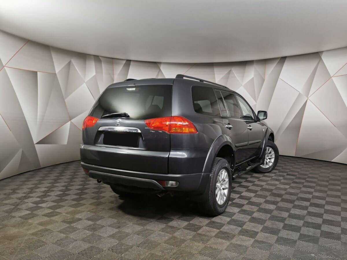 Mitsubishi Pajero Sport с пробегом — 2011 год. Фото: #1