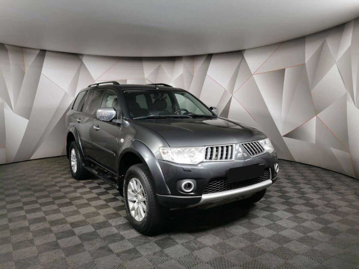 Mitsubishi Pajero Sport с пробегом — 2011 год. Фото: #2