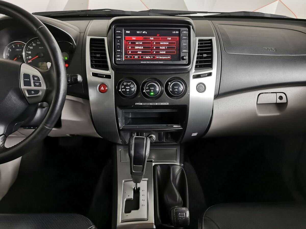 Mitsubishi Pajero Sport с пробегом — 2011 год. Фото: #10