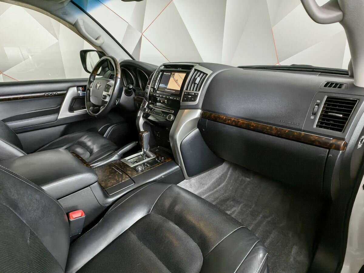 Toyota Land Cruiser с пробегом — 2015 год. Фото: #8