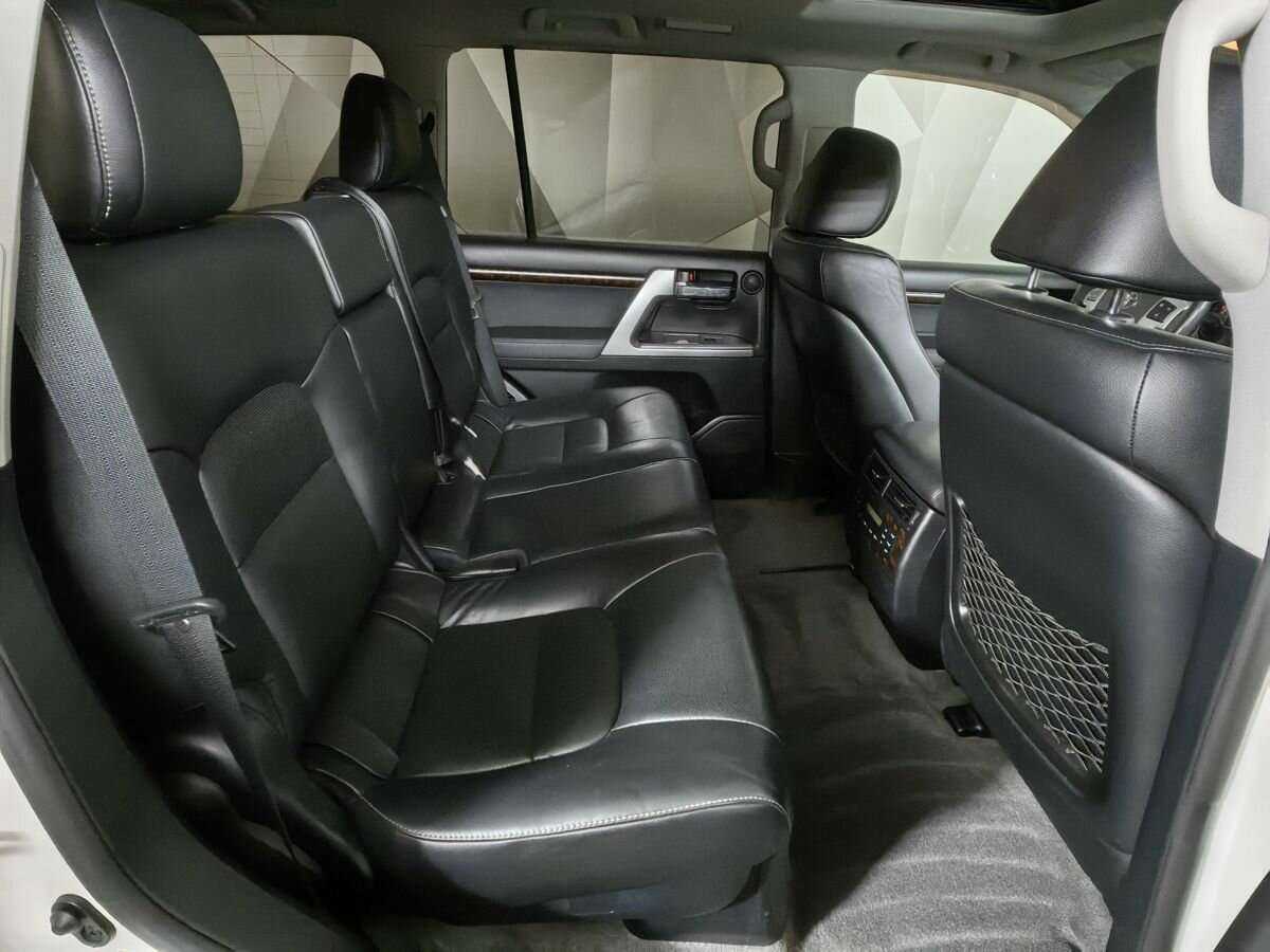 Toyota Land Cruiser с пробегом — 2015 год. Фото: #11