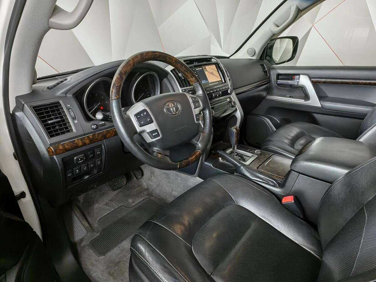 Toyota Land Cruiser с пробегом — 2015 год. Фото: #13