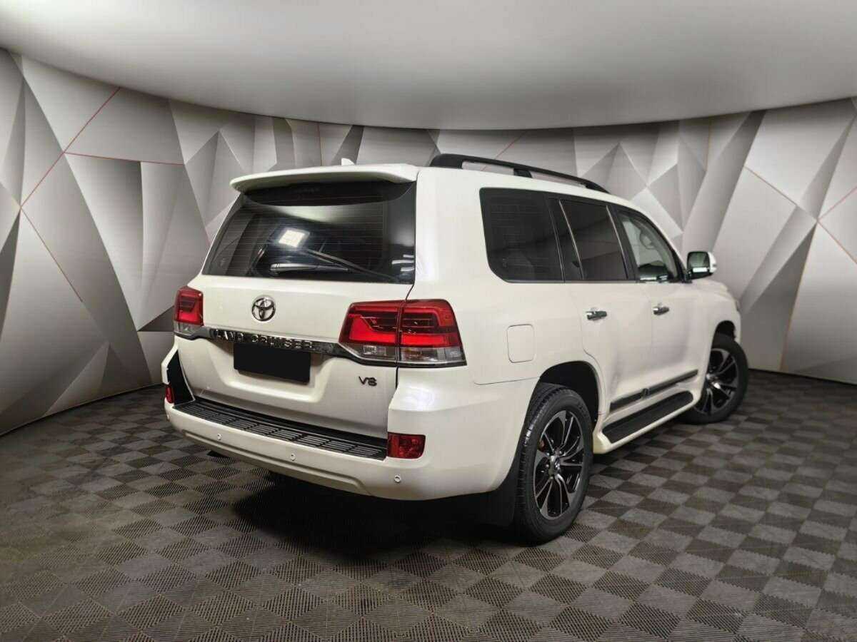 Toyota Land Cruiser с пробегом — 2018 год. Фото: #1