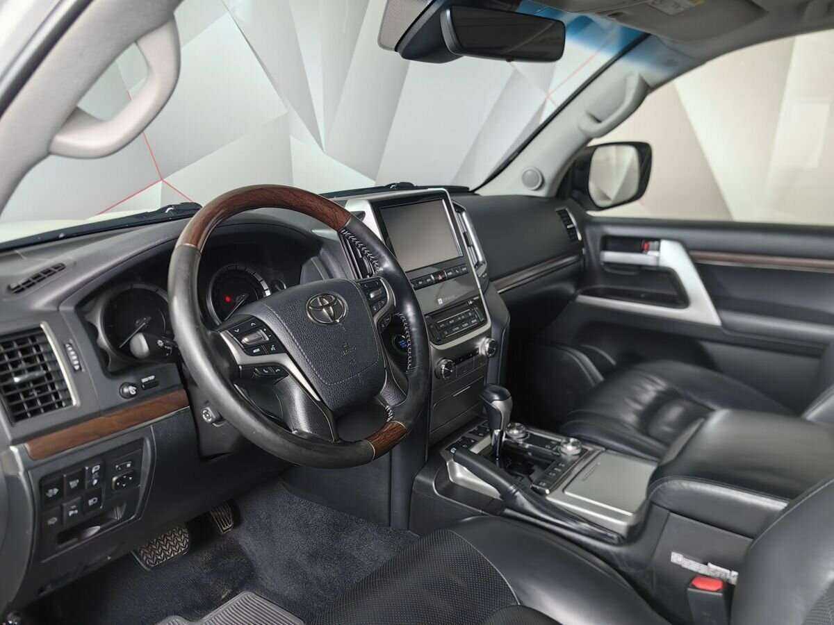 Toyota Land Cruiser с пробегом — 2018 год. Фото: #12