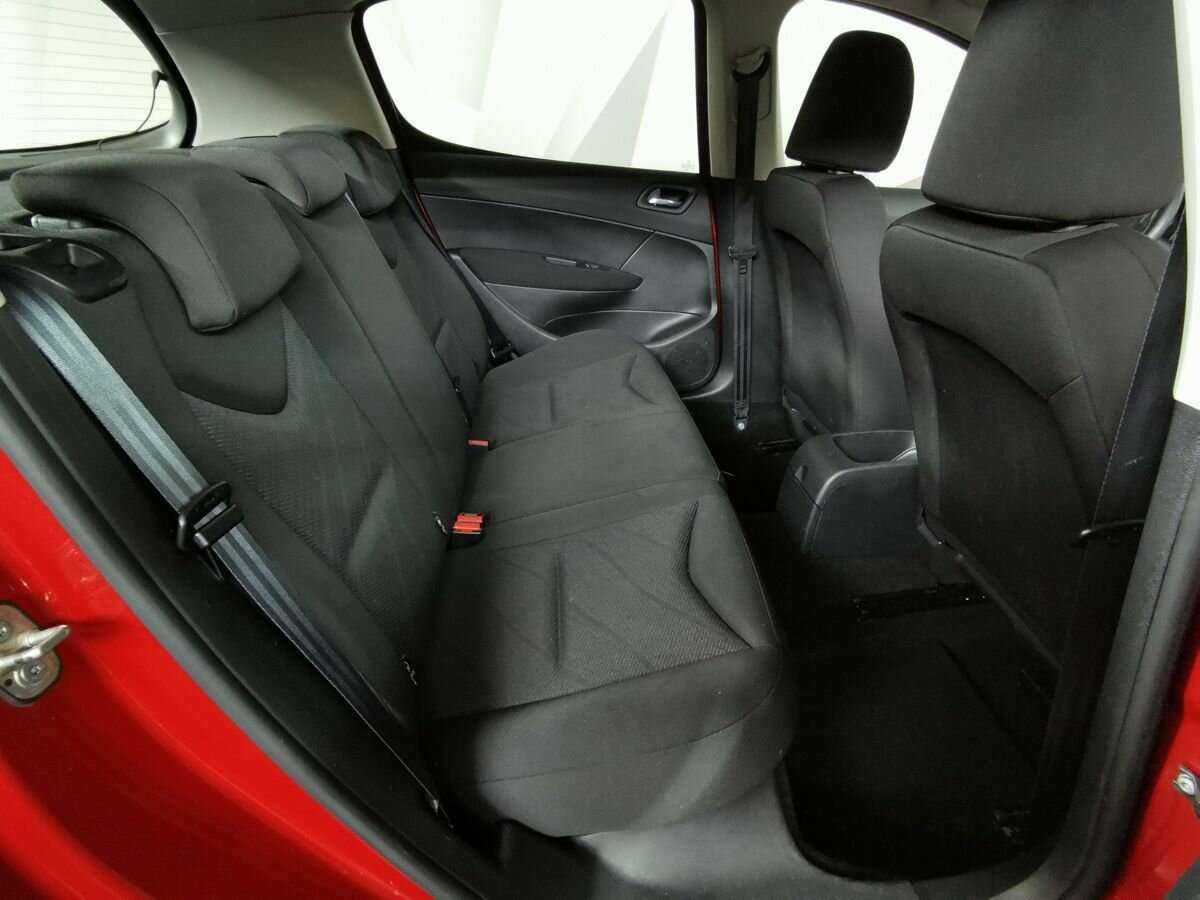 Peugeot 308 с пробегом — 2011 год. Фото: #11