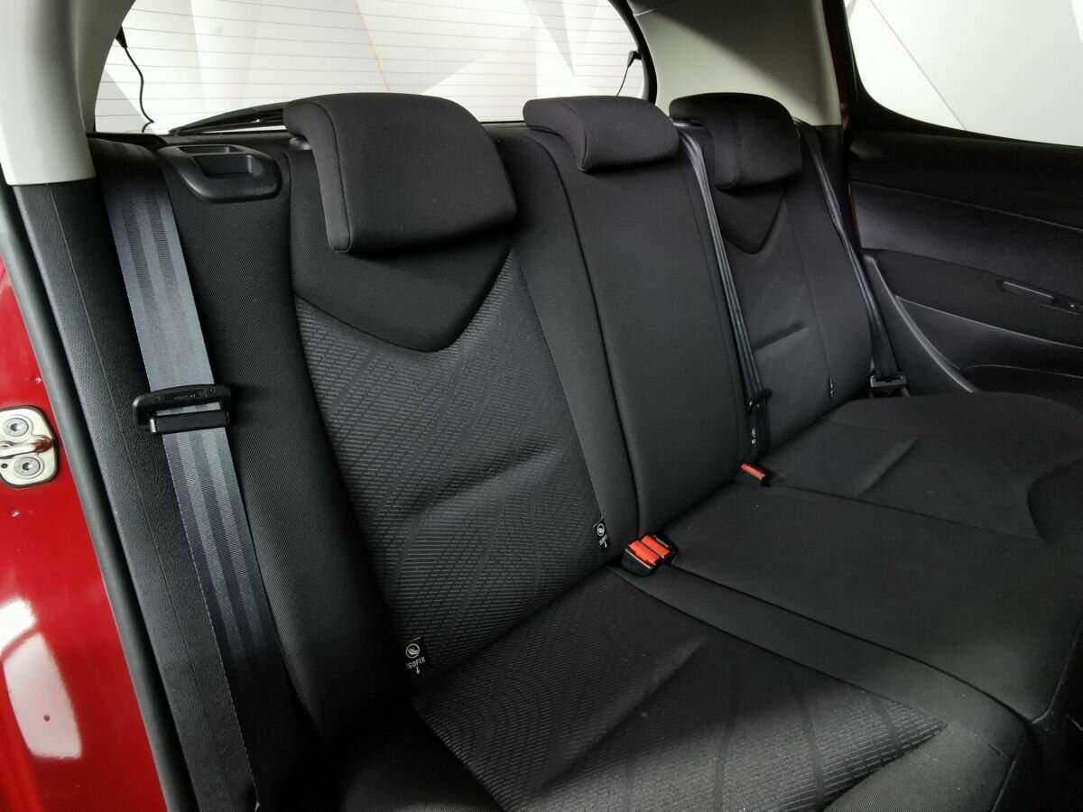 Peugeot 308 с пробегом — 2011 год. Фото: #12