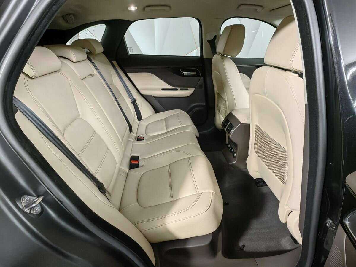 Jaguar F-Pace с пробегом — 2018 год. Фото: #11