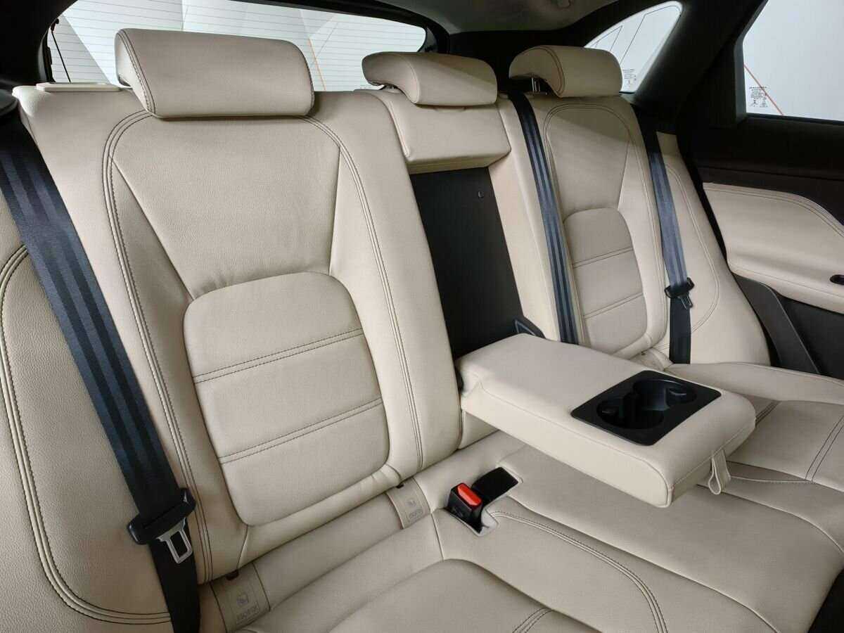 Jaguar F-Pace с пробегом — 2018 год. Фото: #12