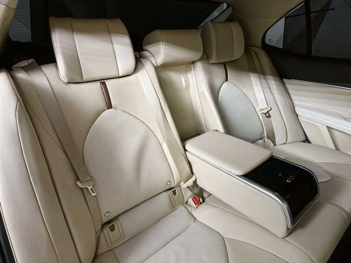 Toyota Camry с пробегом — 2020 год. Фото: #12