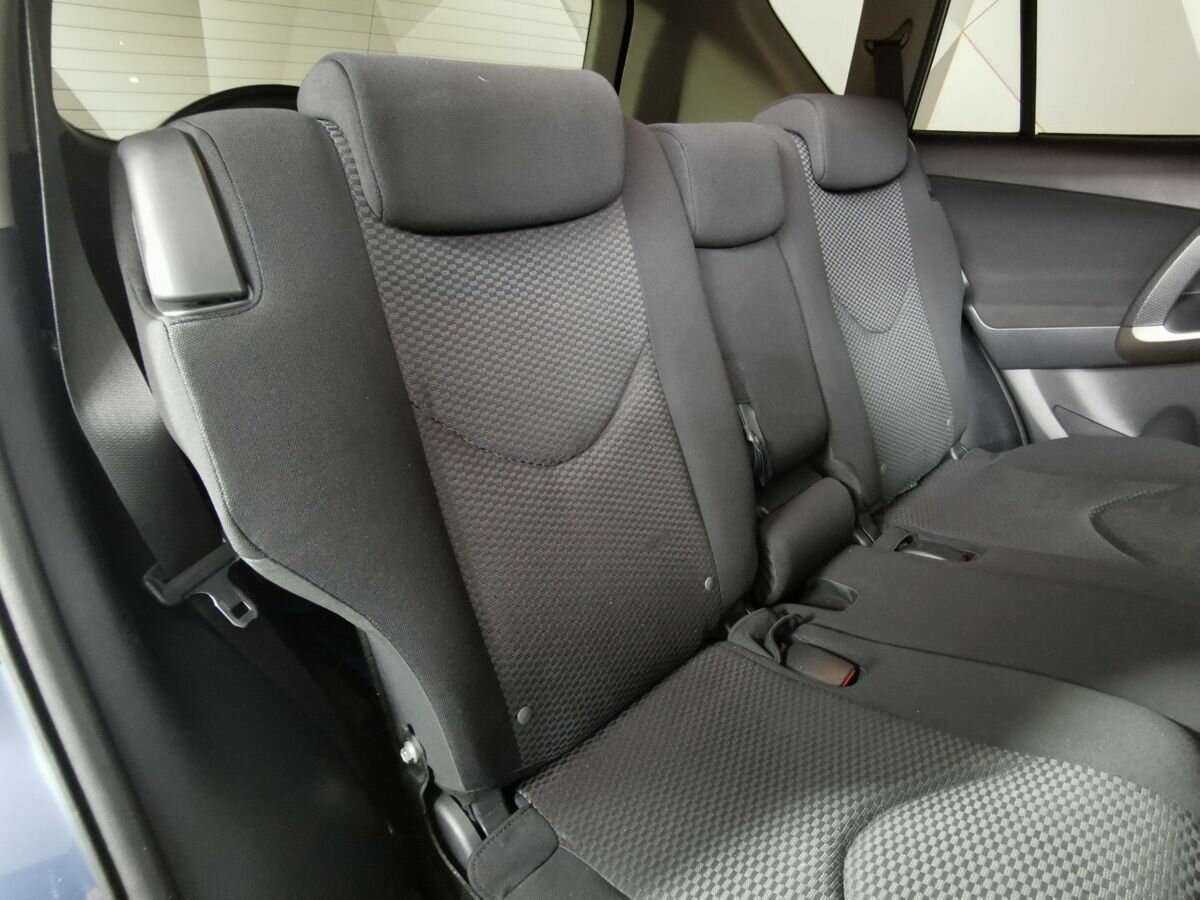 Toyota RAV4 с пробегом — 2011 год. Фото: #12