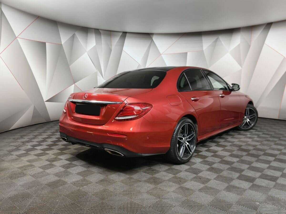 Mercedes-Benz E-Класс с пробегом — 2016 год. Фото: #1