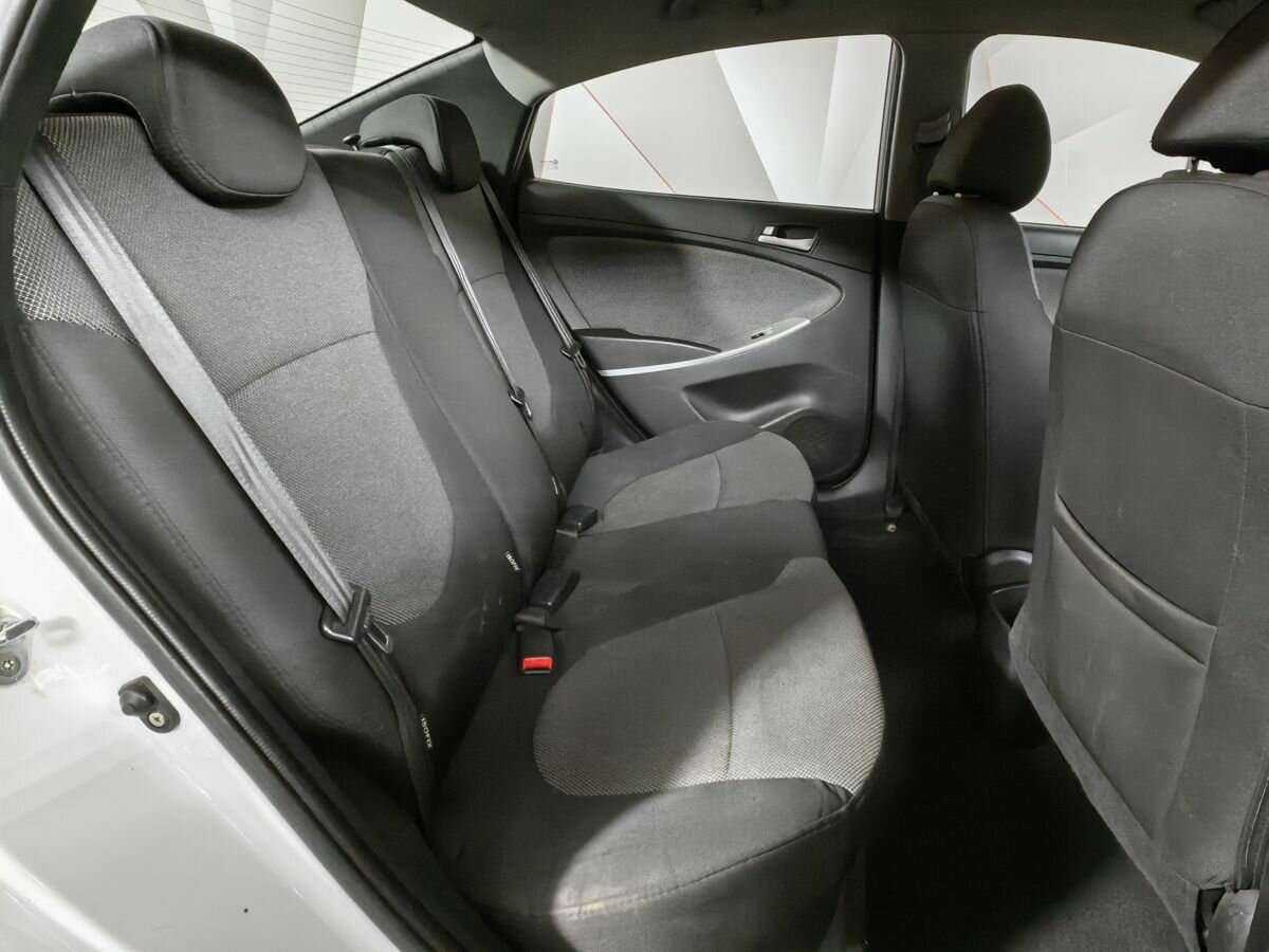 Hyundai Solaris с пробегом — 2013 год. Фото: #11