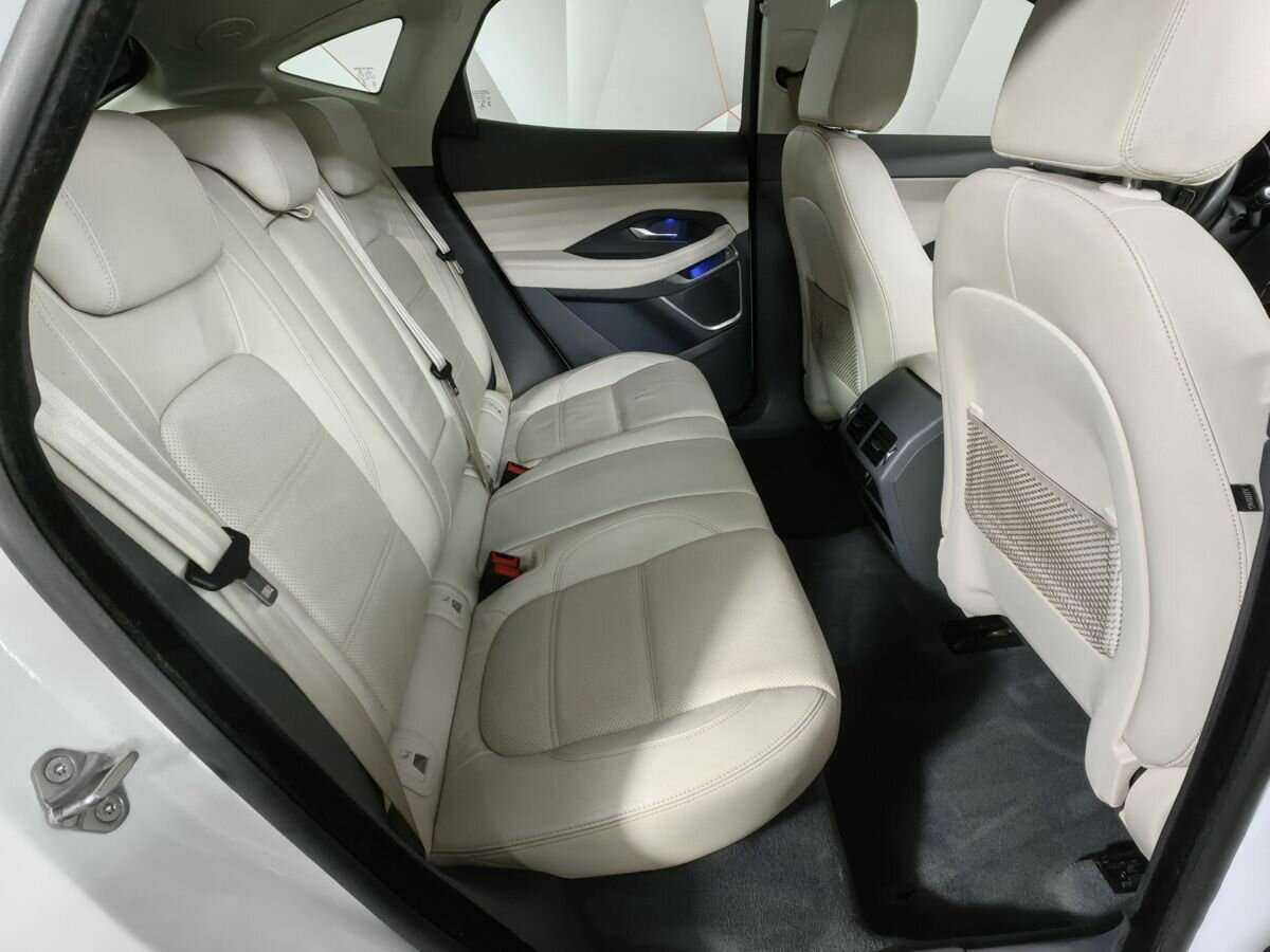 Jaguar E-Pace с пробегом — 2018 год. Фото: #11