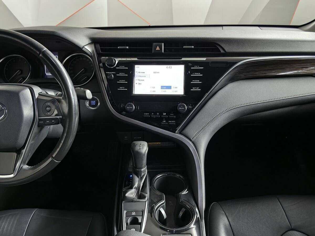 Toyota Camry с пробегом — 2019 год. Фото: #10