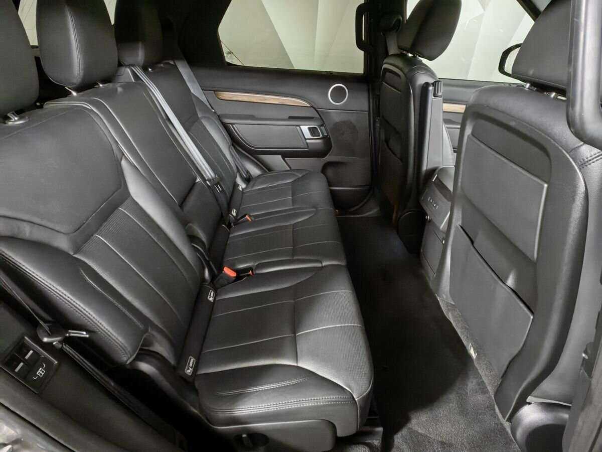 Land Rover Discovery с пробегом — 2018 год. Фото: #11