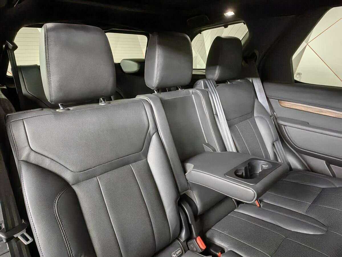Land Rover Discovery с пробегом — 2018 год. Фото: #12
