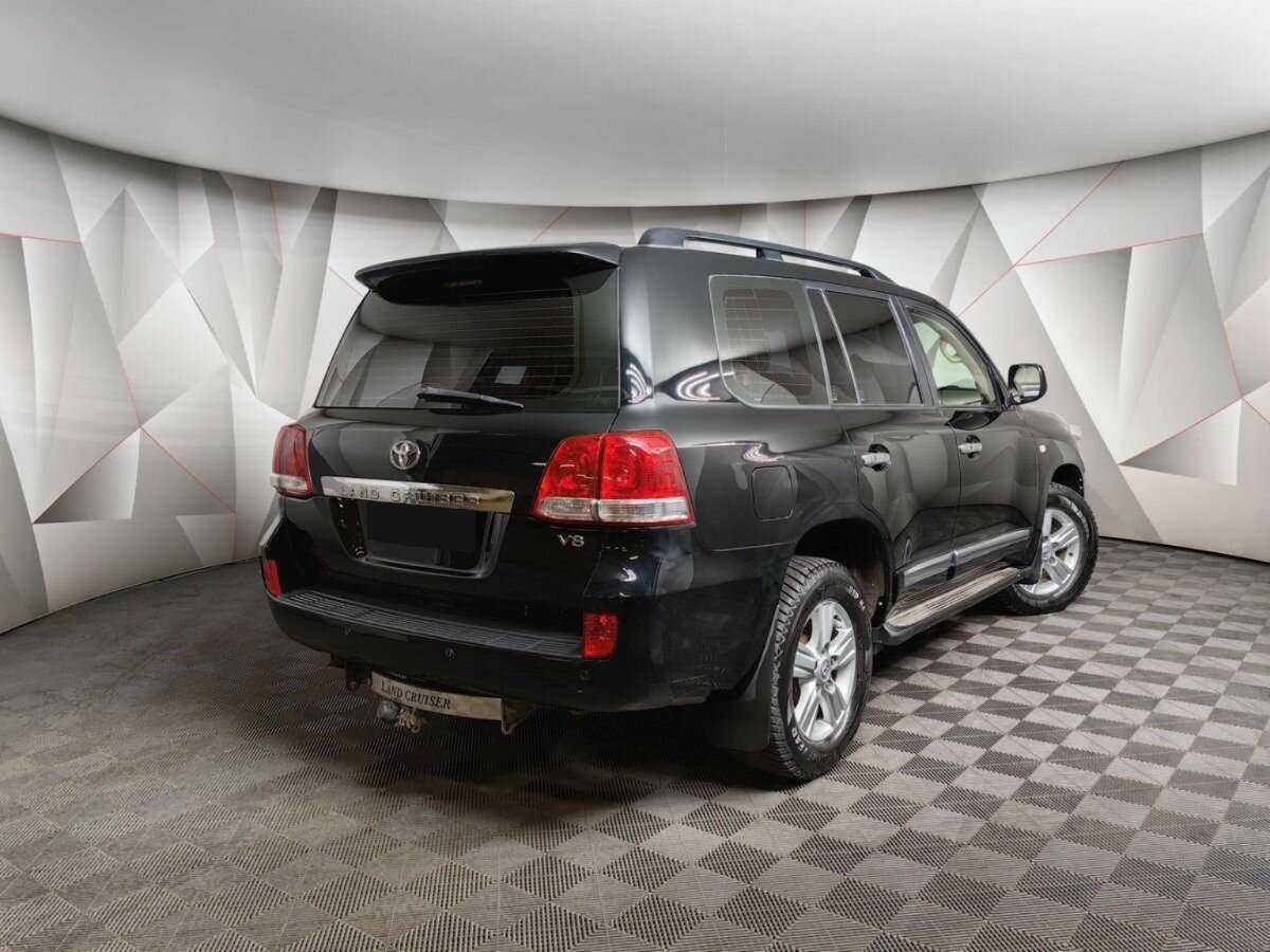 Toyota Land Cruiser с пробегом — 2011 год. Фото: #1