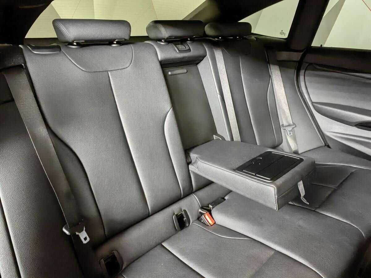 BMW 3 серии с пробегом — 2019 год. Фото: #12