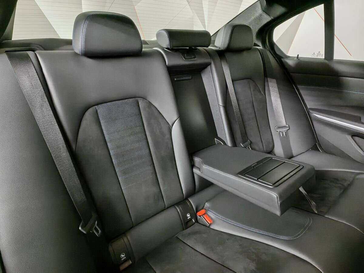 BMW 3 серии с пробегом — 2020 год. Фото: #12