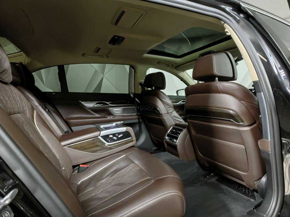 BMW 7 серии с пробегом — 2017 год. Фото: #10