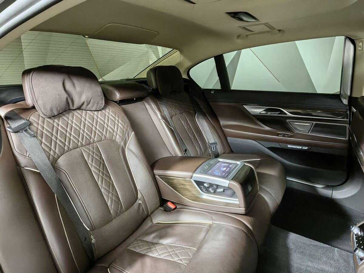 BMW 7 серии с пробегом — 2017 год. Фото: #11