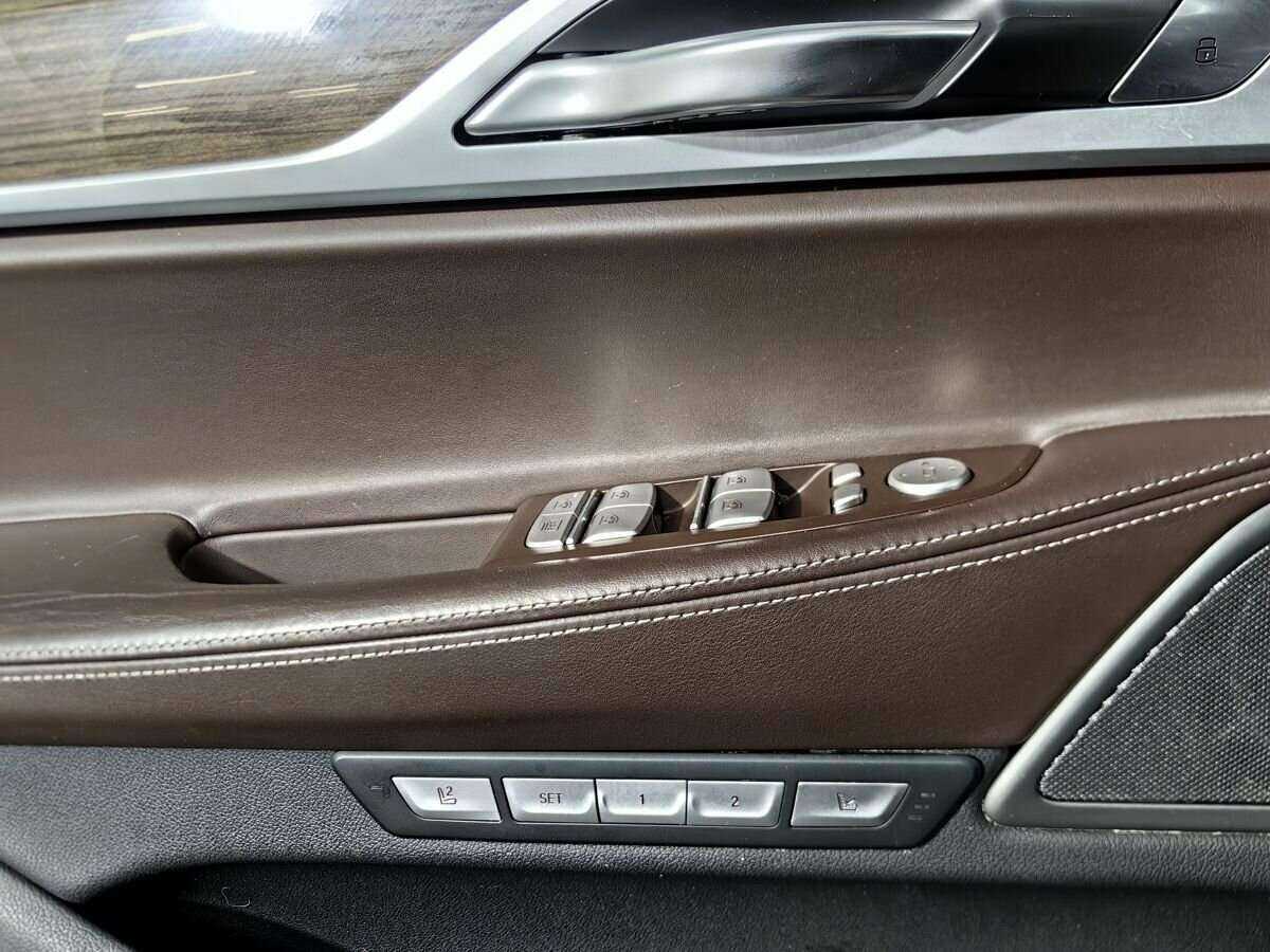 BMW 7 серии с пробегом — 2017 год. Фото: #15