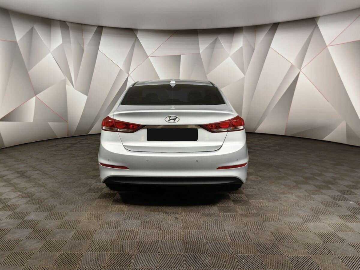 Hyundai Elantra с пробегом — 2018 год. Фото: #6