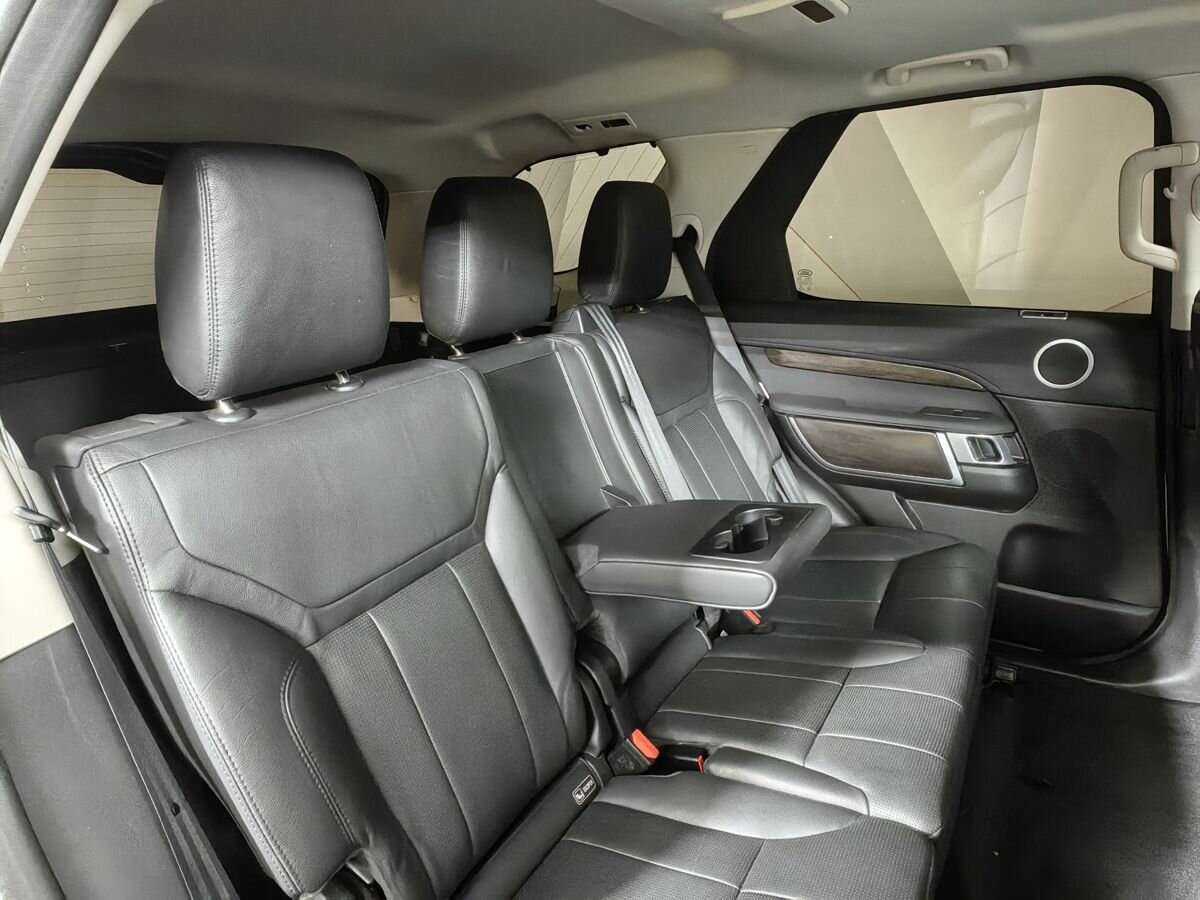 Land Rover Discovery с пробегом — 2018 год. Фото: #12