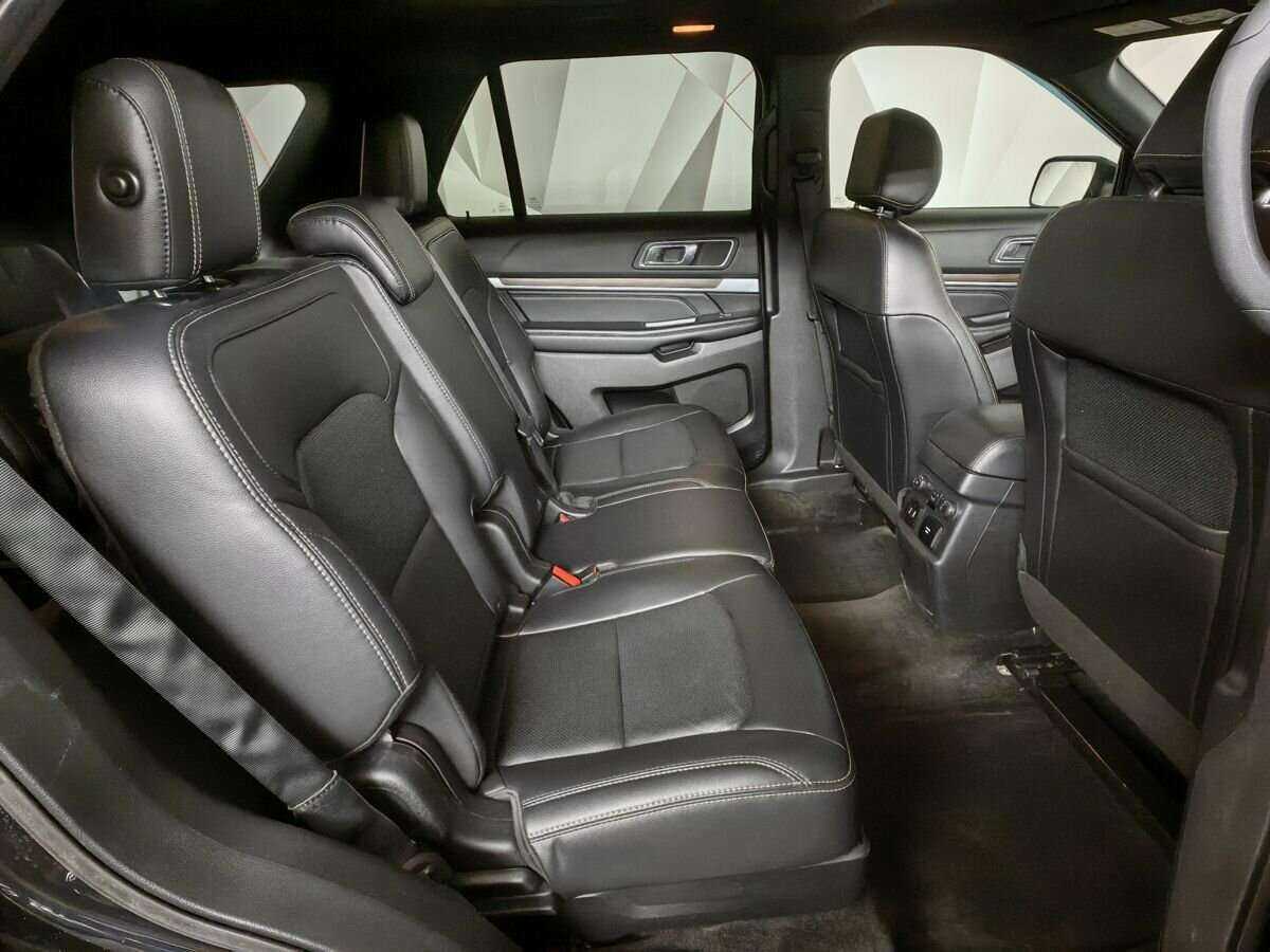 Ford Explorer с пробегом — 2017 год. Фото: #10