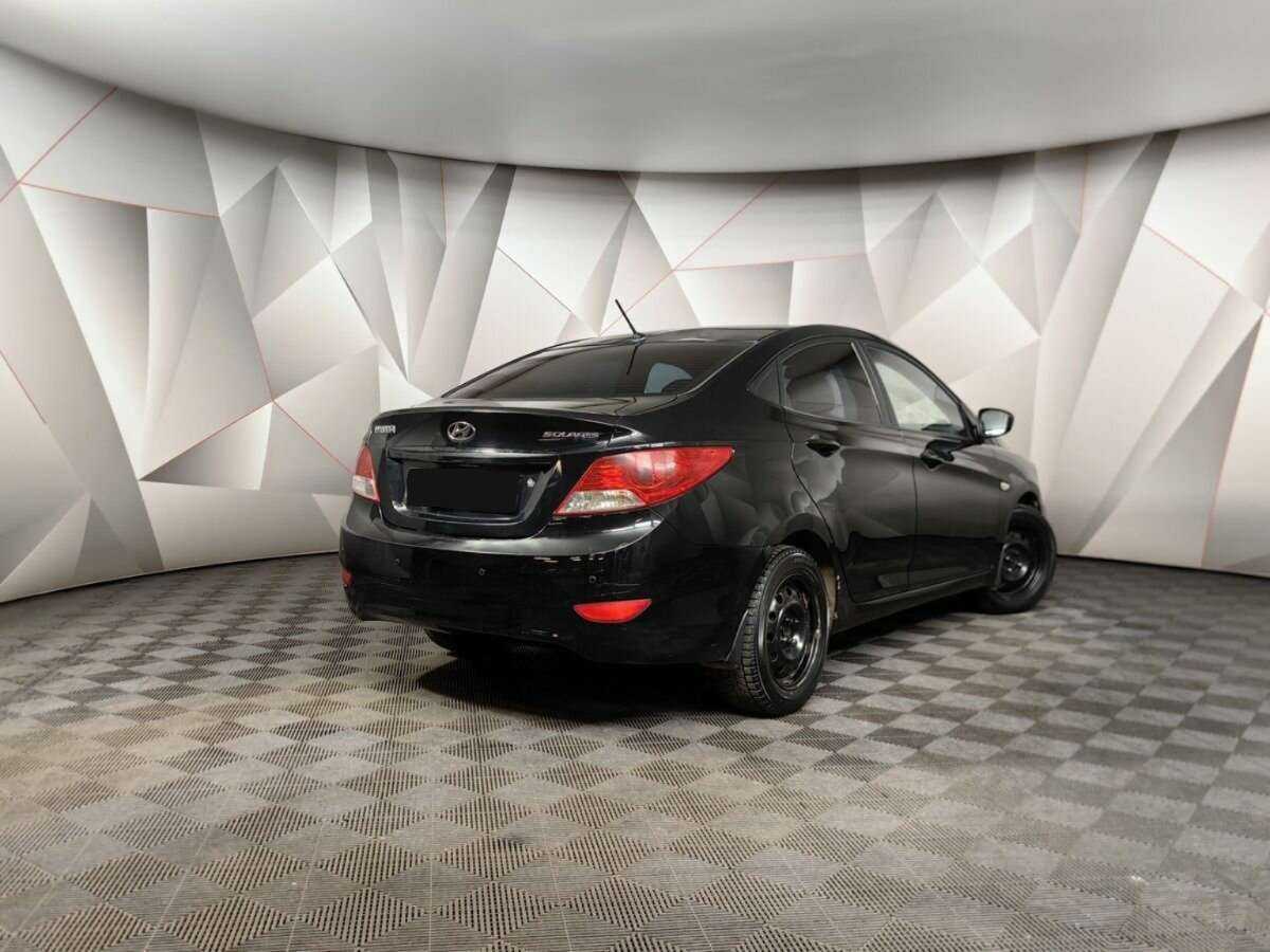 Hyundai Solaris с пробегом — 2011 год. Фото: #1