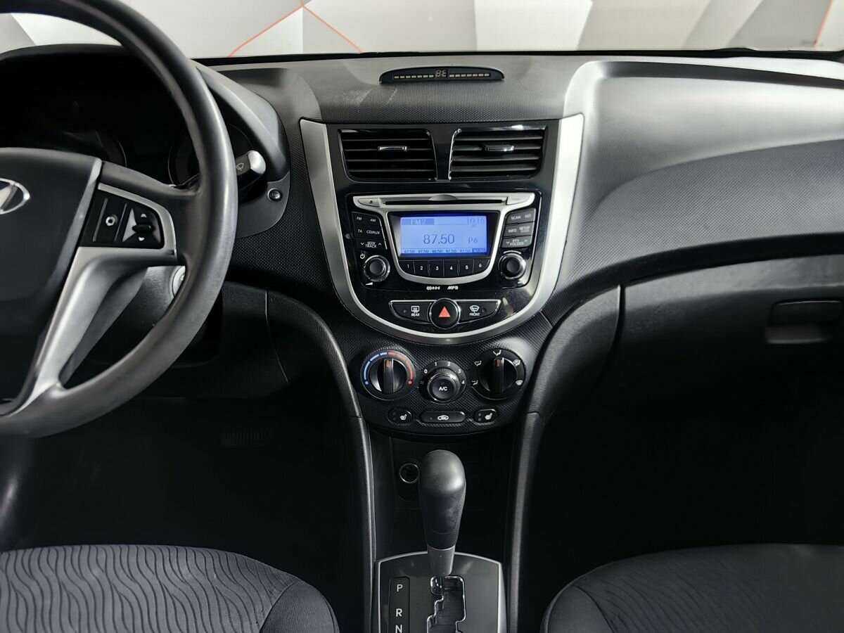 Hyundai Solaris с пробегом — 2011 год. Фото: #10