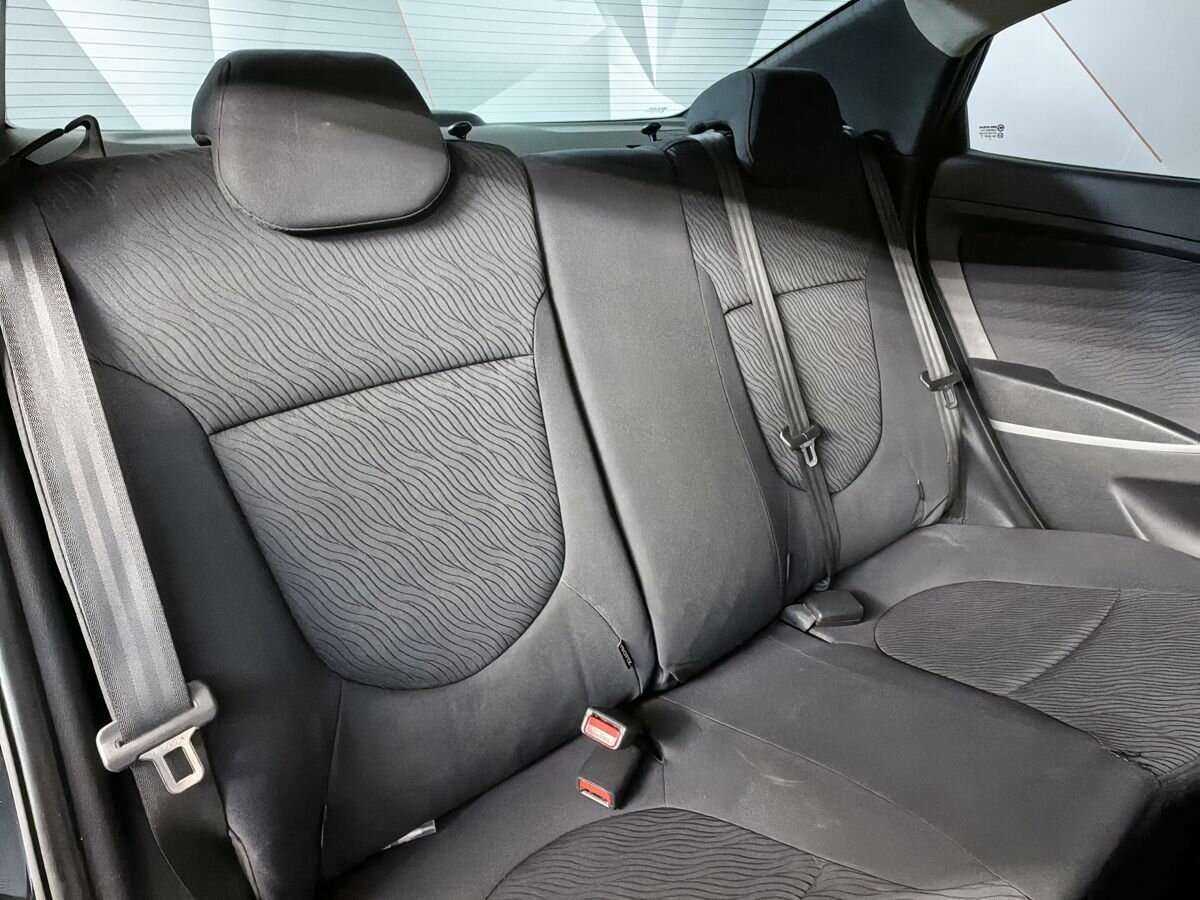 Hyundai Solaris с пробегом — 2011 год. Фото: #12