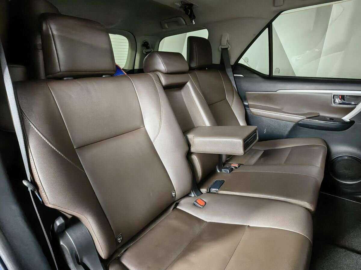 Toyota Fortuner с пробегом — 2017 год. Фото: #12