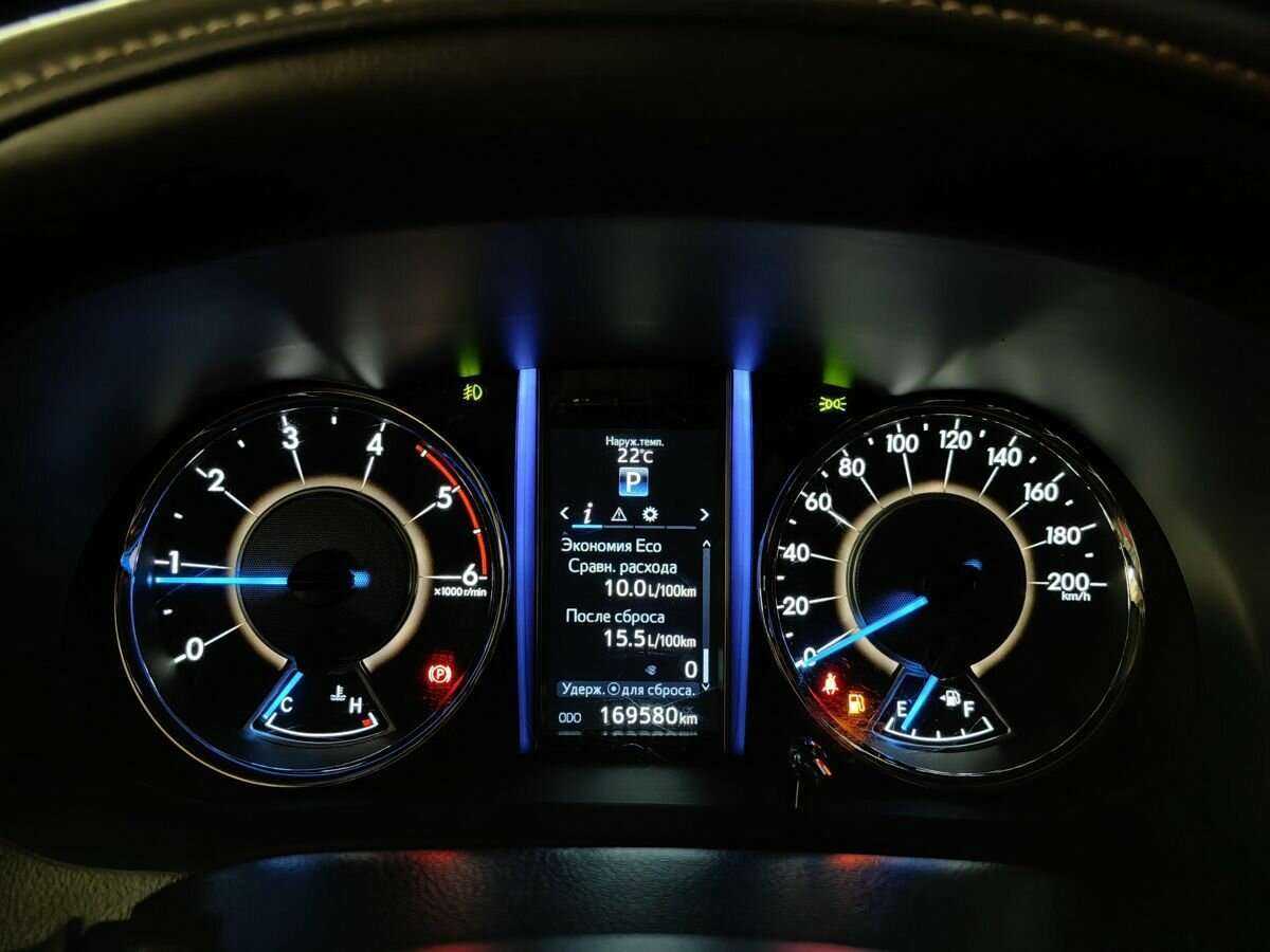 Toyota Fortuner с пробегом — 2017 год. Фото: #17