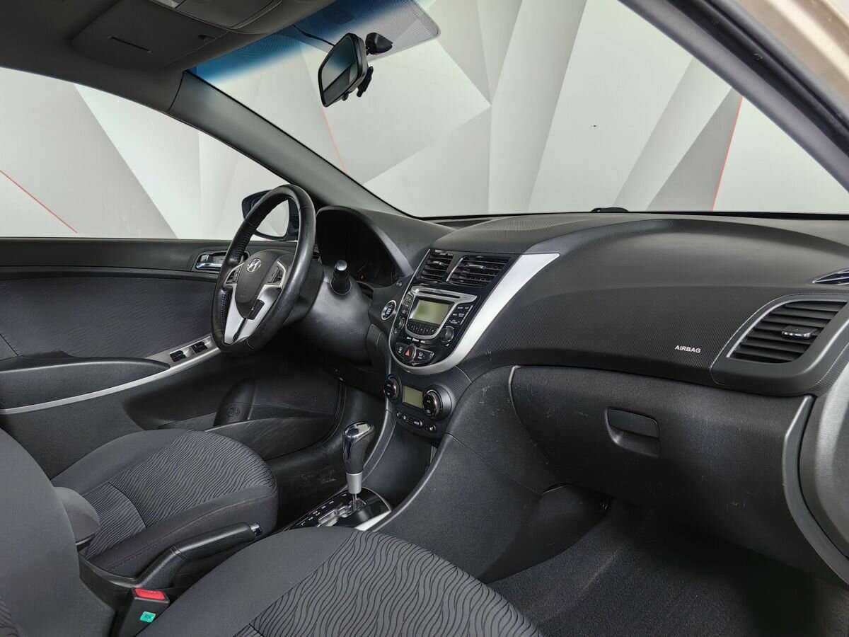 Hyundai Solaris с пробегом — 2011 год. Фото: #8