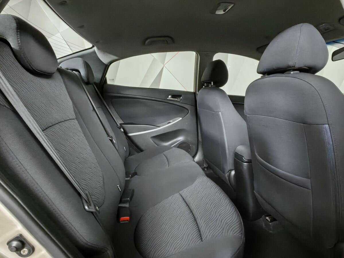 Hyundai Solaris с пробегом — 2011 год. Фото: #11