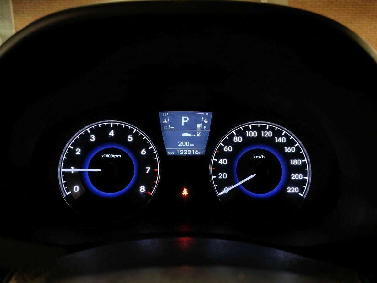 Hyundai Solaris с пробегом — 2011 год. Фото: #15